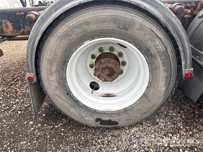 Volvo VHD 驾驶室与内部