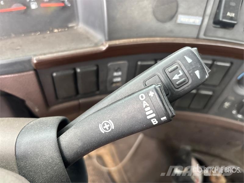 Volvo VHD 驾驶室与内部