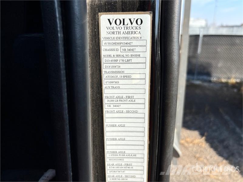 Volvo VHD شاحنات قلابة