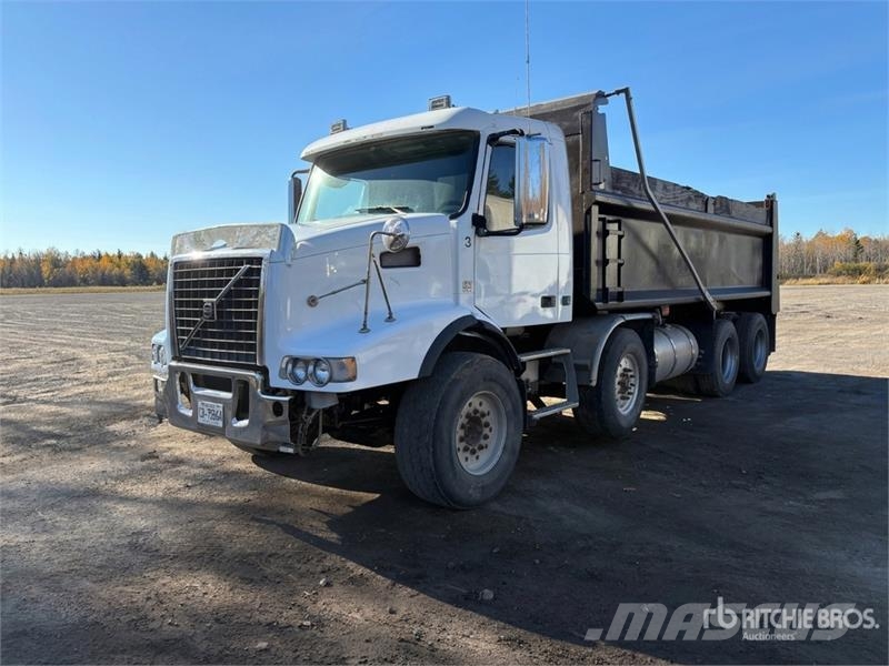 Volvo VHD شاحنات قلابة
