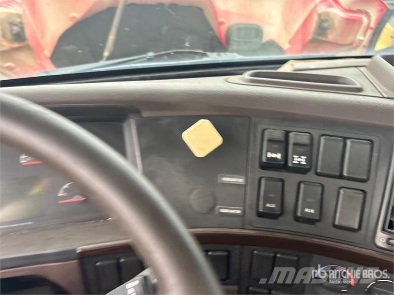 Volvo VHD 驾驶室与内部
