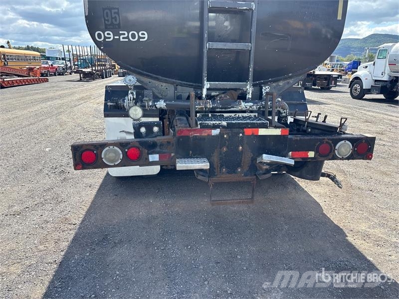 Volvo VHD 6x4 Tanker Truck Tsisternveokid
