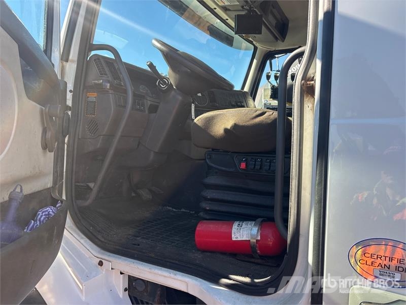 Volvo VHD64B 6x4 Snow Plow Truck Municipal / general purpose vehicles