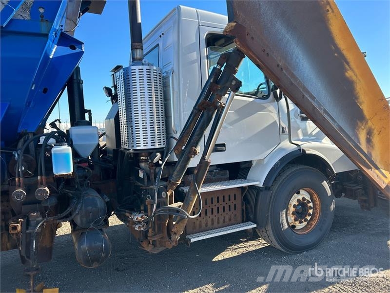 Volvo VHD64B 6x4 Snow Plow Truck Komunalna vozila