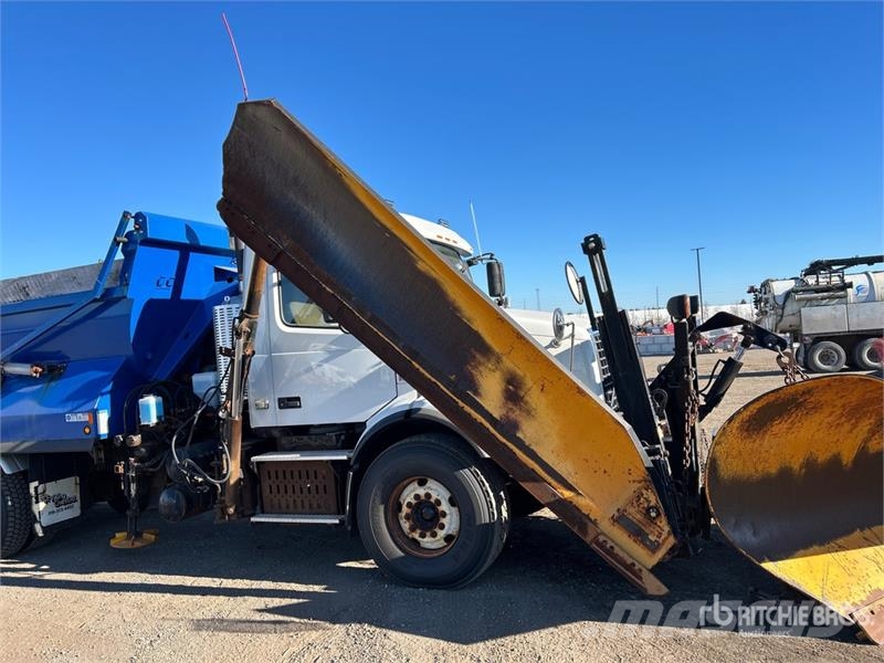 Volvo VHD64B 6x4 Snow Plow Truck Komunalna vozila