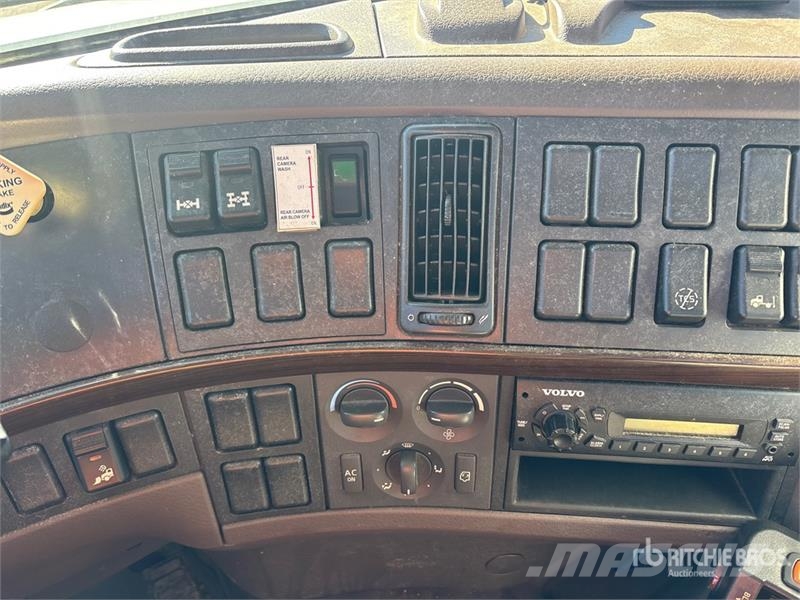 Volvo VHD64B 6x4 Snow Plow Truck Municipal / general purpose vehicles