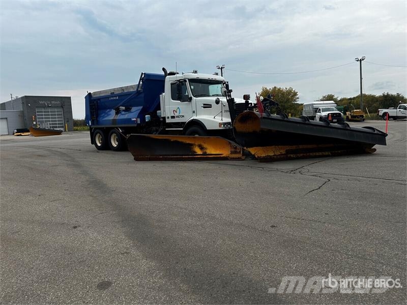 Volvo VHD64B Snow Plow Truck Komunalna vozila za opštu namenu