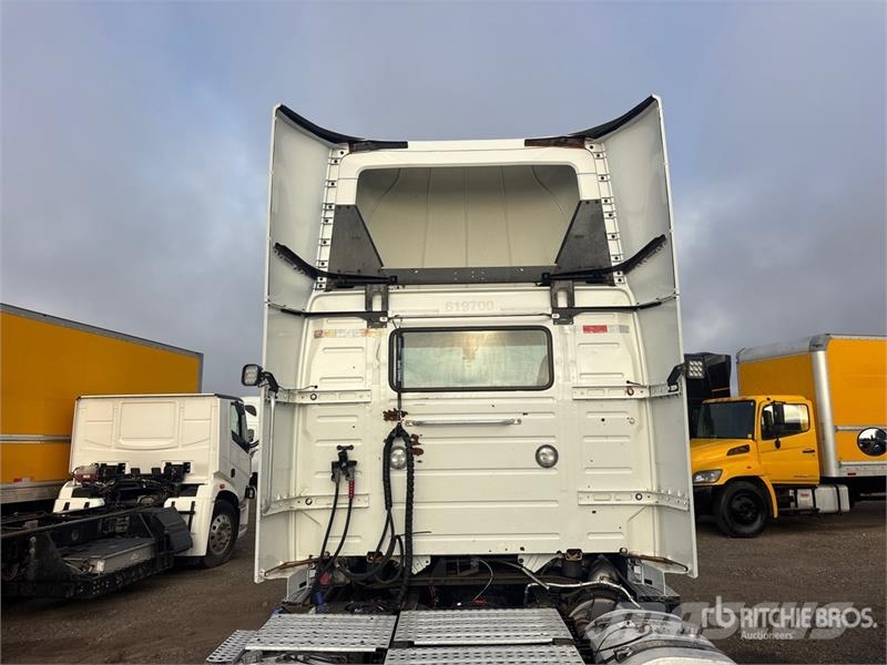 Volvo VNL Trekkers