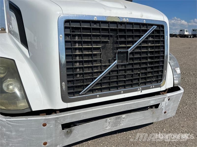 Volvo VNL Tractor Units