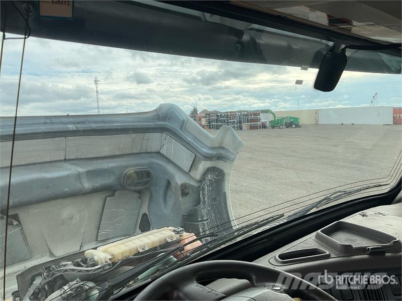 Volvo VNL Naudoti vilkikai