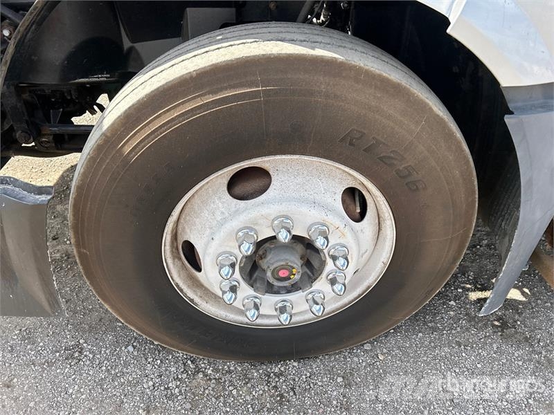 Volvo VNL وحدات الجر