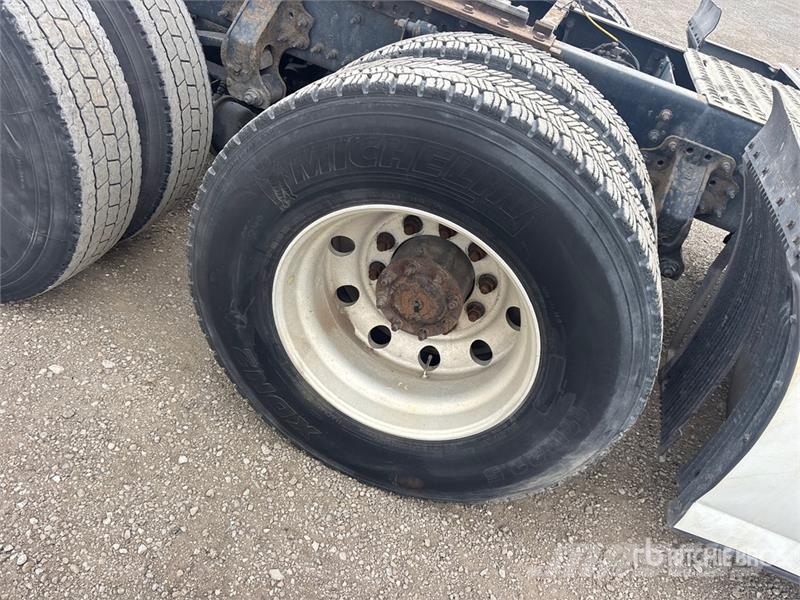 Volvo VNL 牵引车