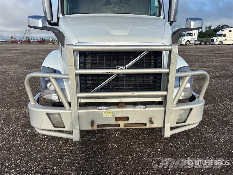 Volvo VNL Tractor Units