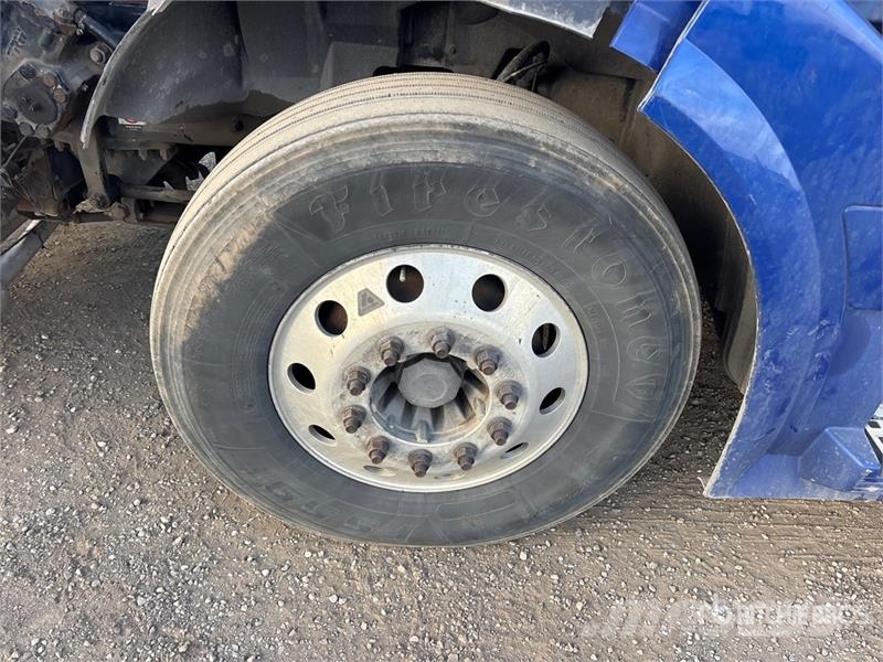 Volvo VNL وحدات الجر