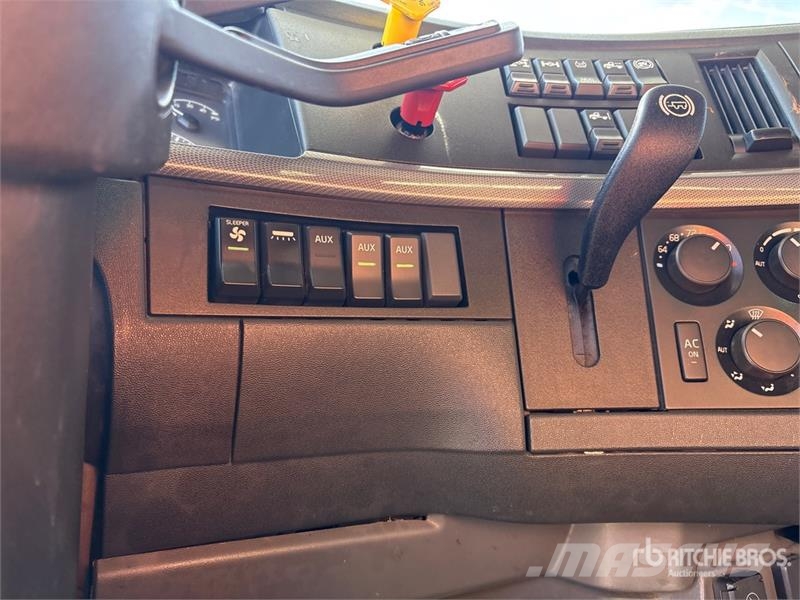 Volvo VNL Sattelzugmaschinen