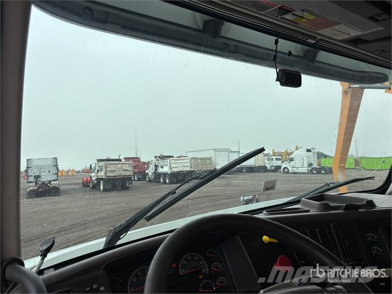 Volvo VNL وحدات الجر