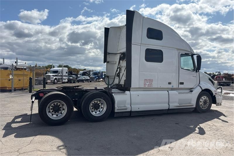 Volvo VNL Tractor Units