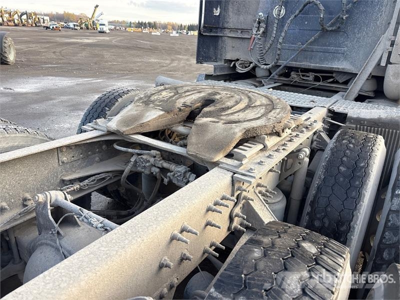 Volvo VNL وحدات الجر