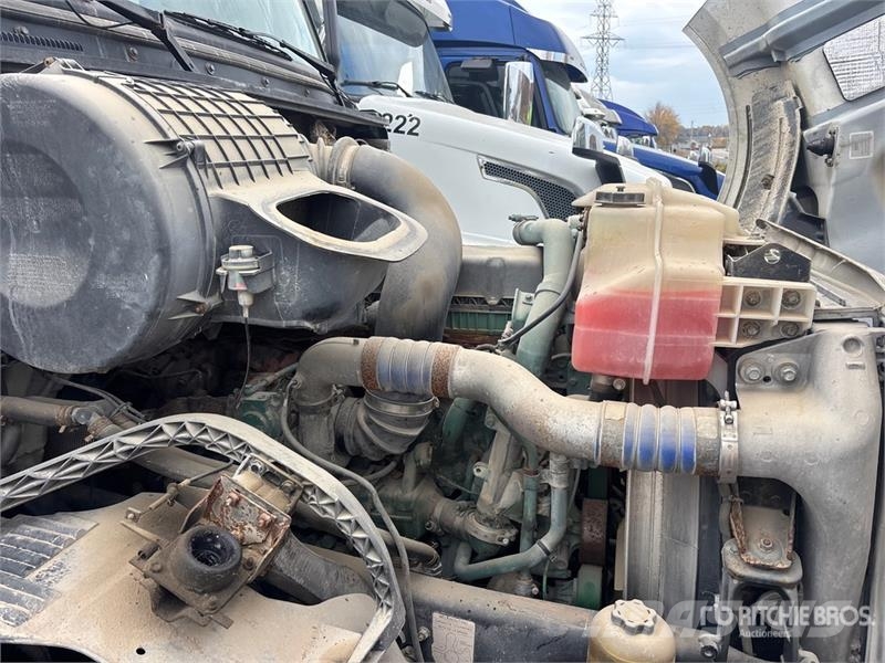 Volvo VNL وحدات الجر