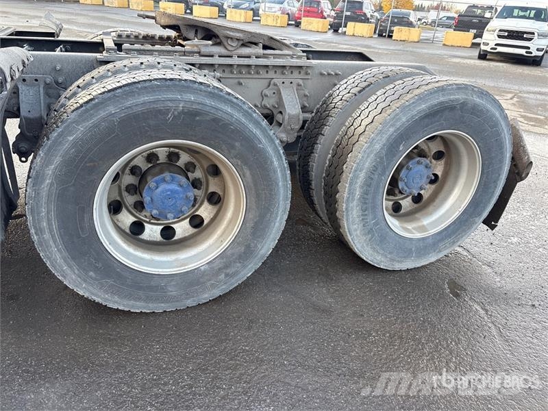 Volvo VNL وحدات الجر