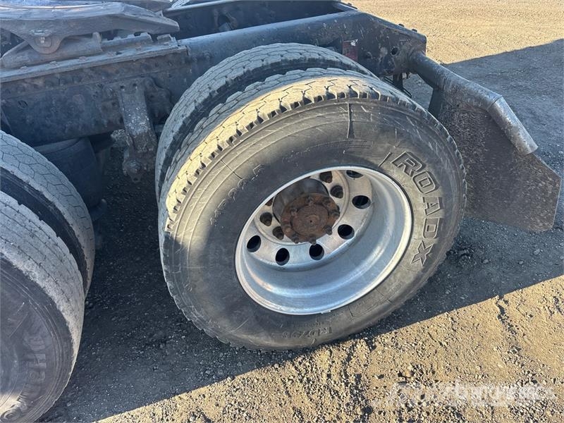 Volvo VNL وحدات الجر