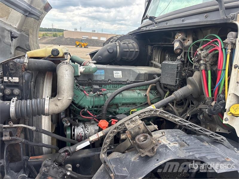Volvo VNL 牵引车