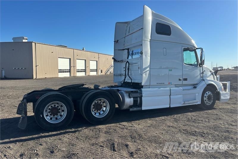 Volvo VNL وحدات الجر