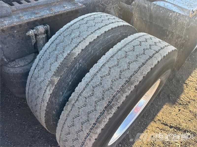 Volvo VNL وحدات الجر