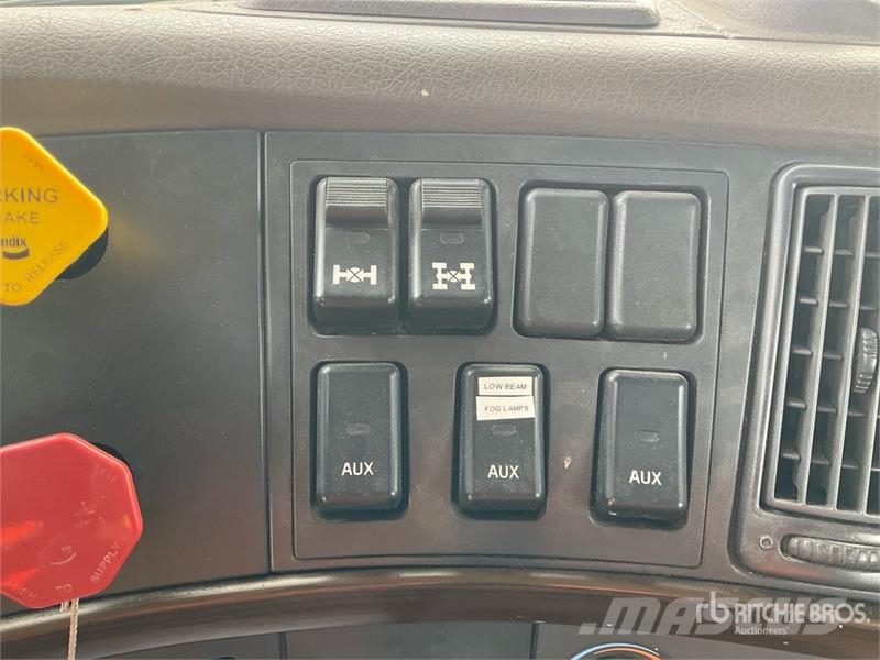 Volvo VNL Naudoti vilkikai
