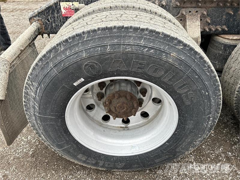 Volvo VNL Trekkers