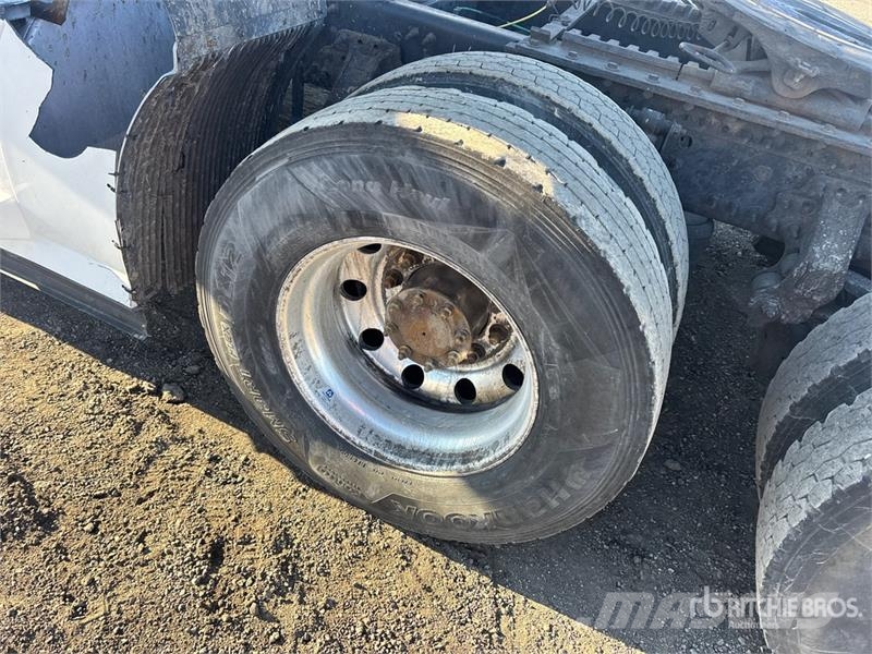 Volvo VNL وحدات الجر