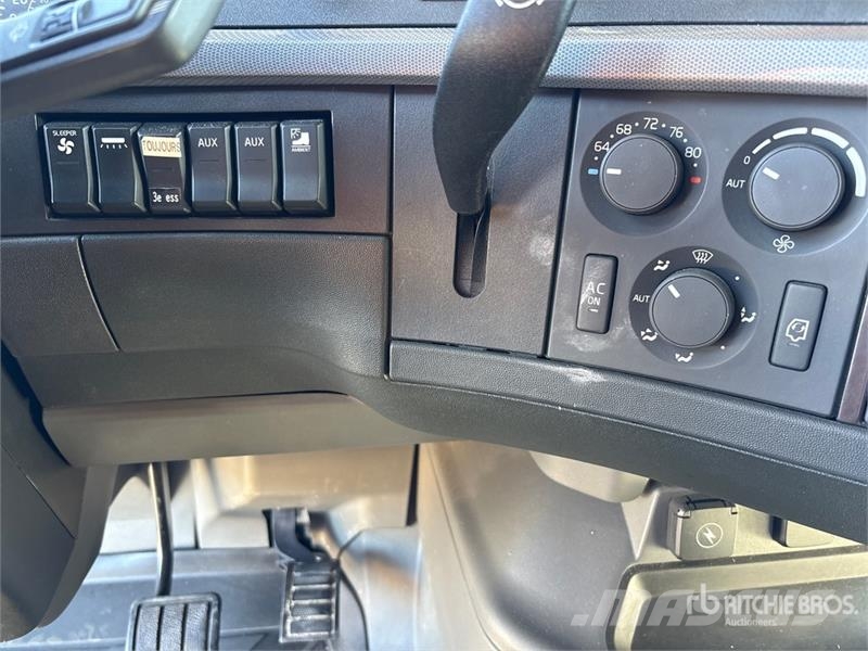 Volvo VNL Naudoti vilkikai