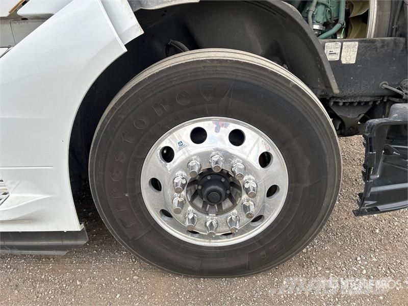 Volvo VNL Tractor Units
