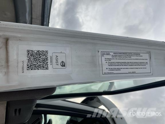 Volvo VNL Naudoti vilkikai