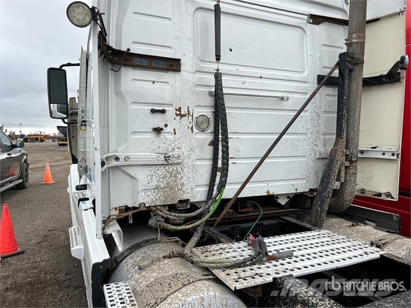 Volvo VNL Trekkers