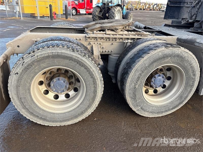 Volvo VNL وحدات الجر