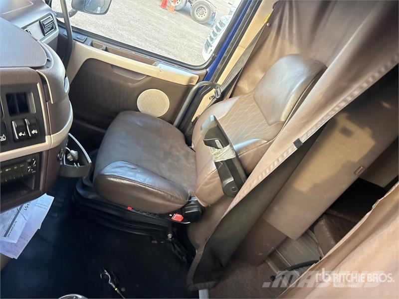 Volvo VNL وحدات الجر