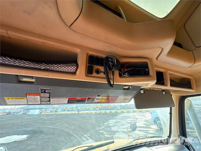 Volvo VNL وحدات الجر
