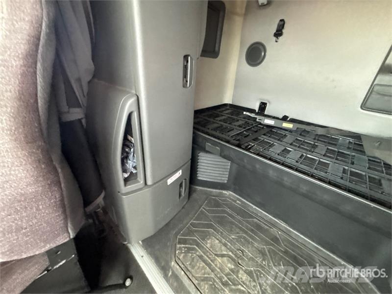 Volvo VNL Truck Tractor Units