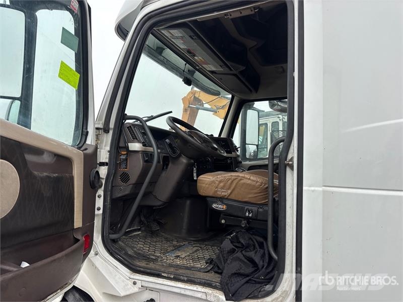 Volvo VNL وحدات الجر