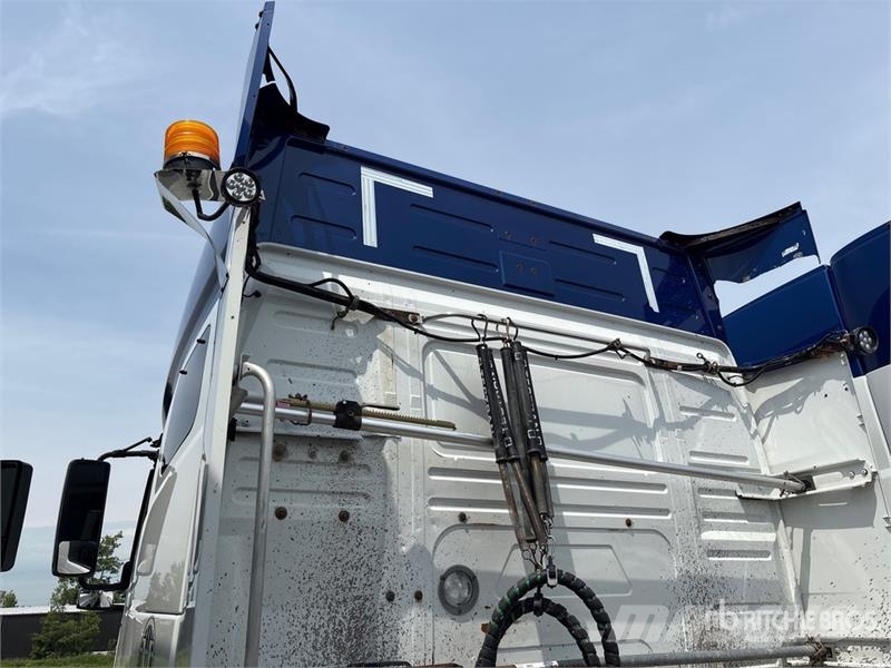 Volvo VNL Tractor Units