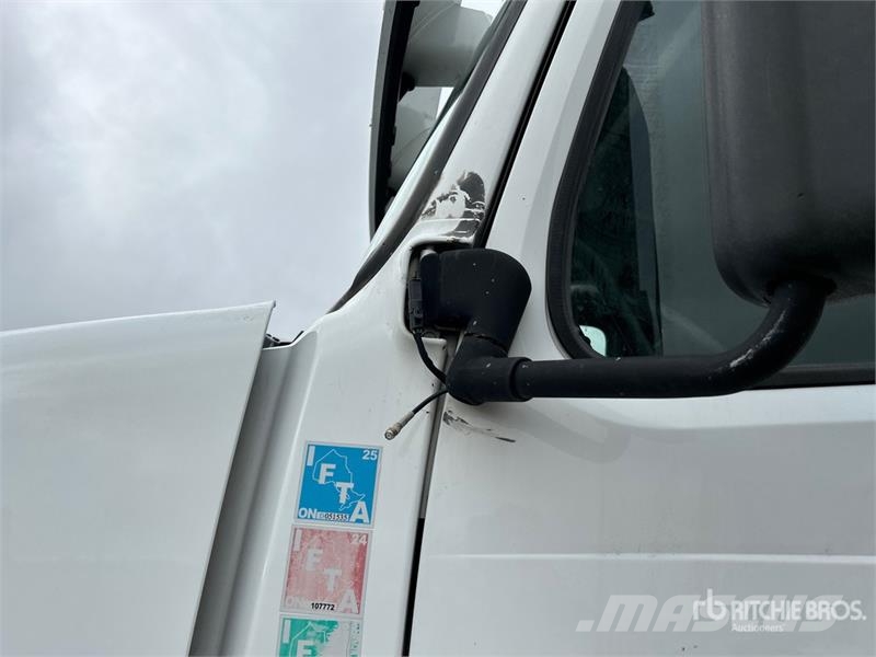 Volvo VNL Trekkers
