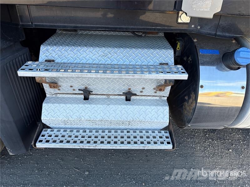 Volvo VNL Naudoti vilkikai