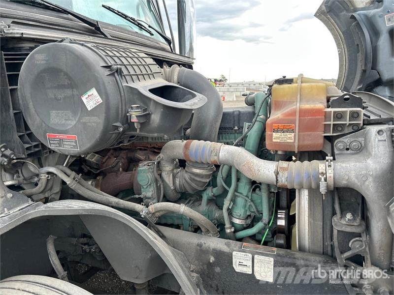 Volvo VNL Tractor Units