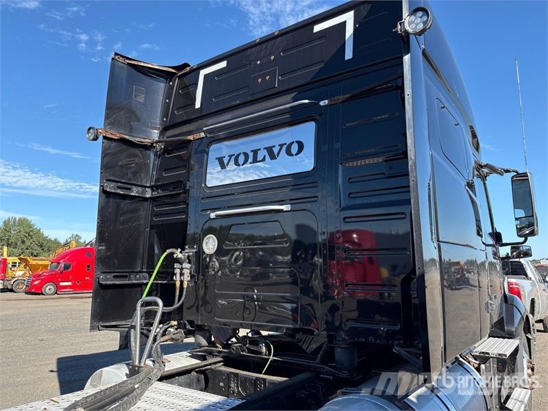Volvo VNL Naudoti vilkikai