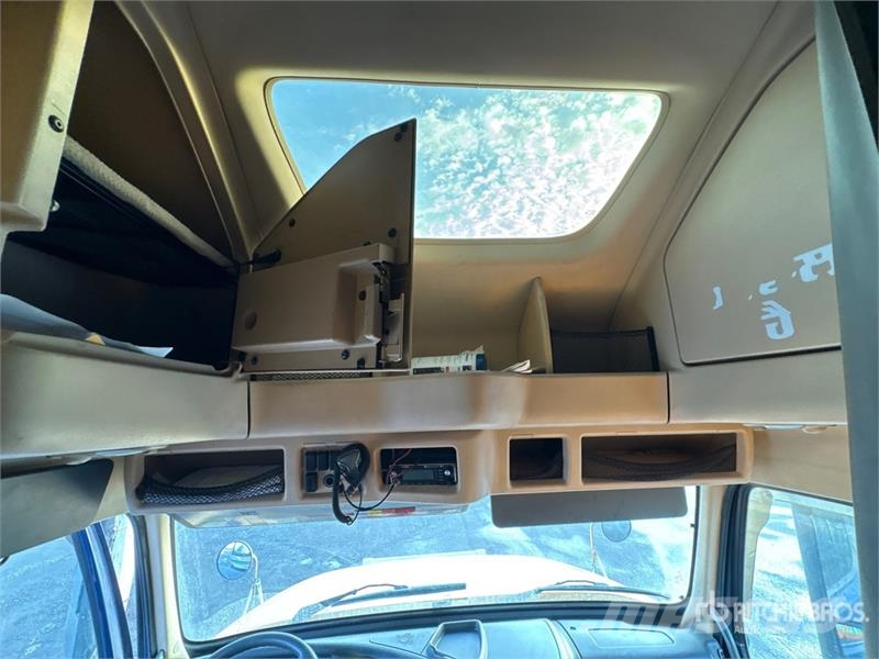 Volvo VNL وحدات الجر