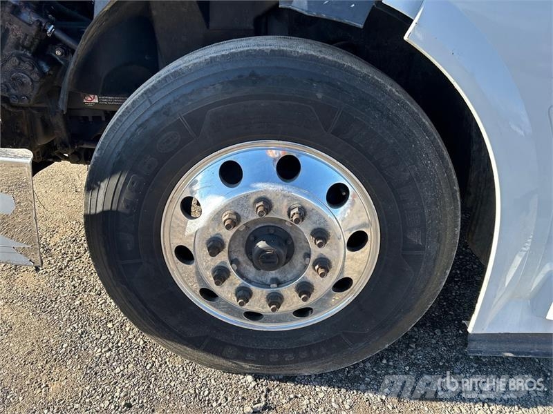 Volvo VNL 牵引车