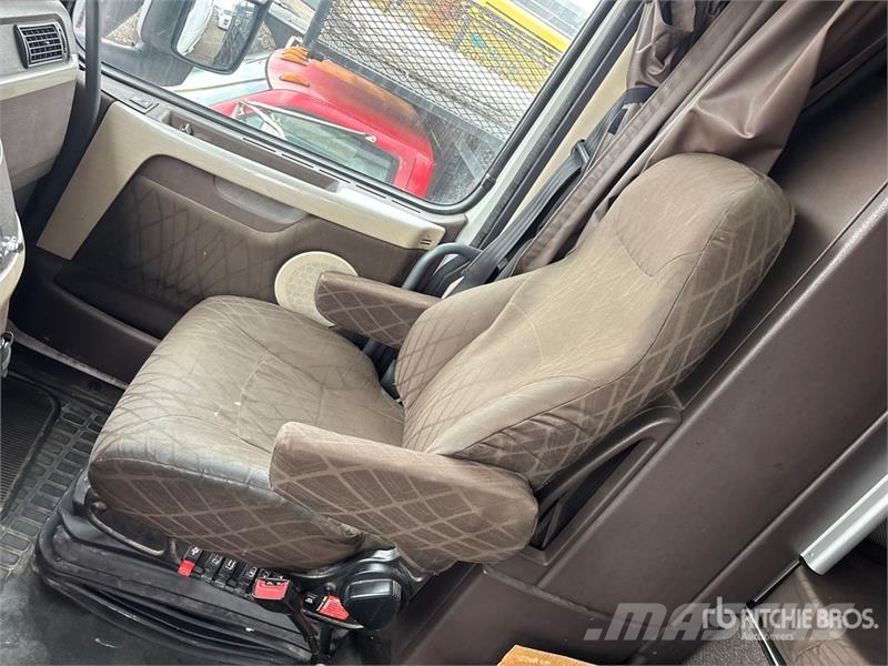 Volvo VNL وحدات الجر