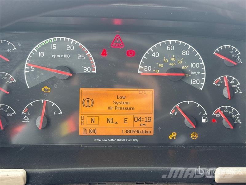 Volvo VNL 牵引车