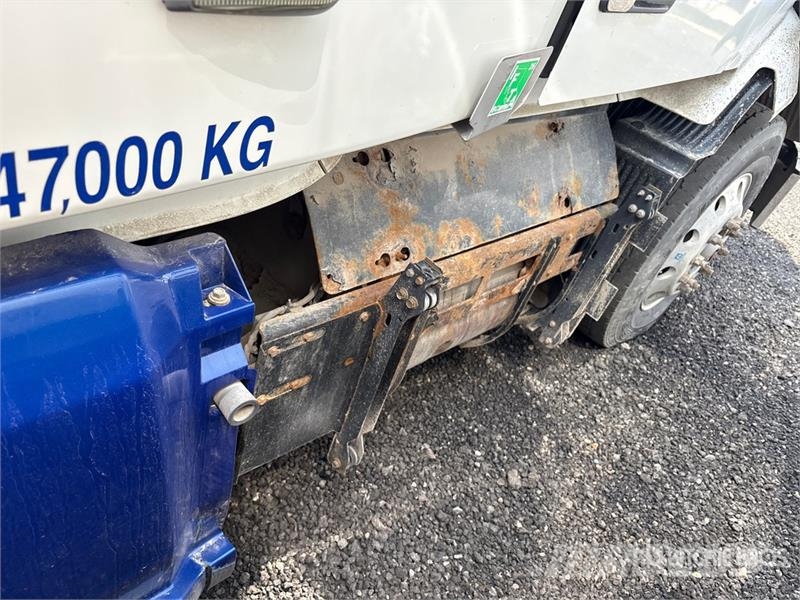 Volvo VNL Tractor Units